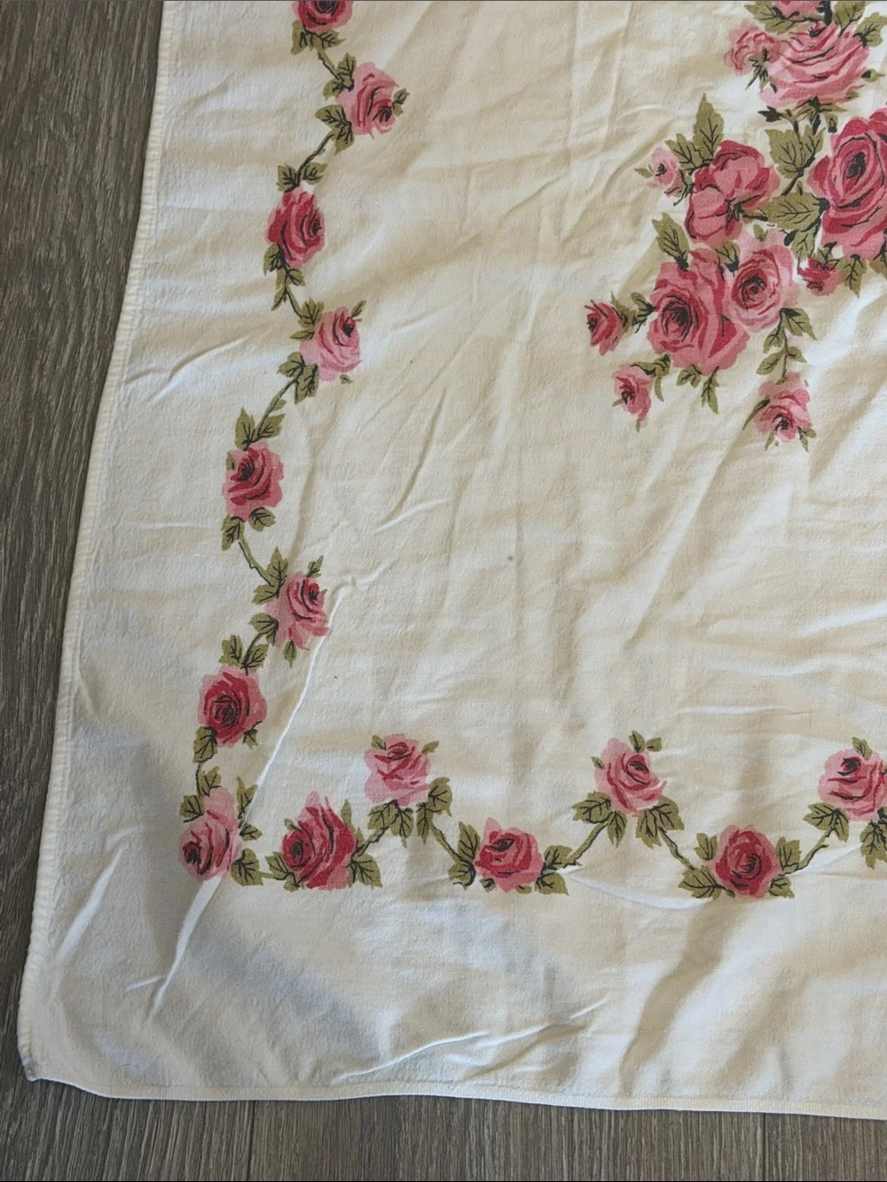 Vintage Rectangular Shabby Chic Cottagecore Table Cloth Cover Pink Red Roses